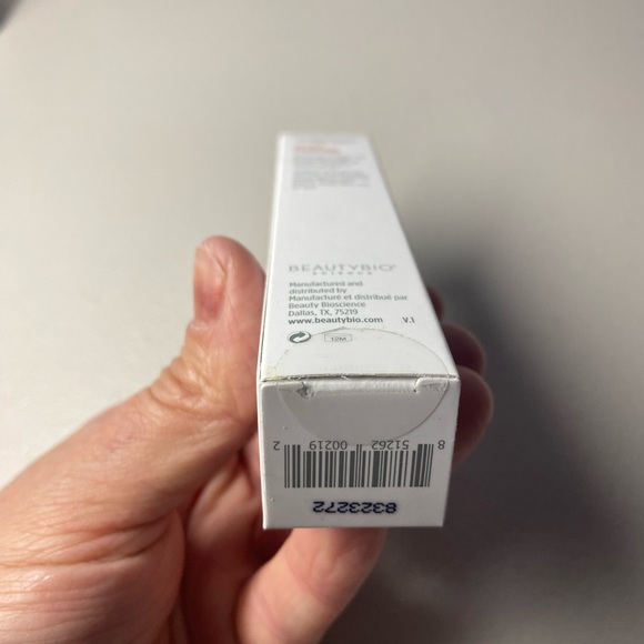 BeautyBio “The Pout” Vanilla Mint - Picture 3 of 4